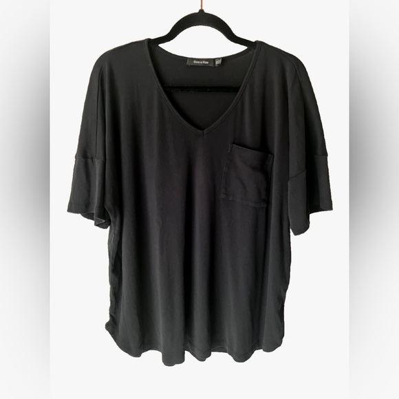 Oversized Casual Black Tee - Picture 5 of 6